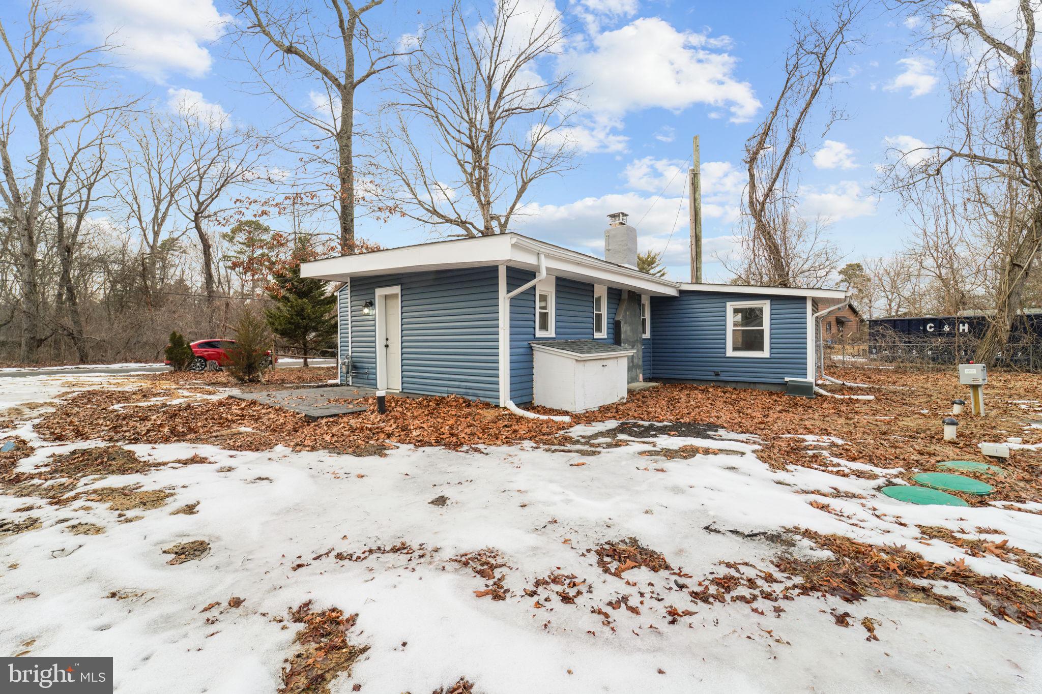 LAUREL LAKES - Residential