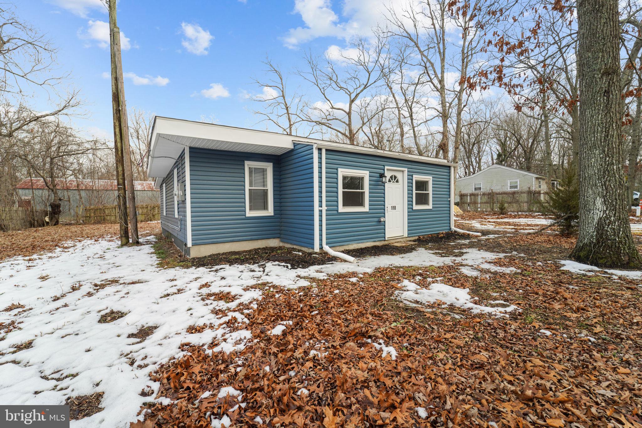 LAUREL LAKES - Residential