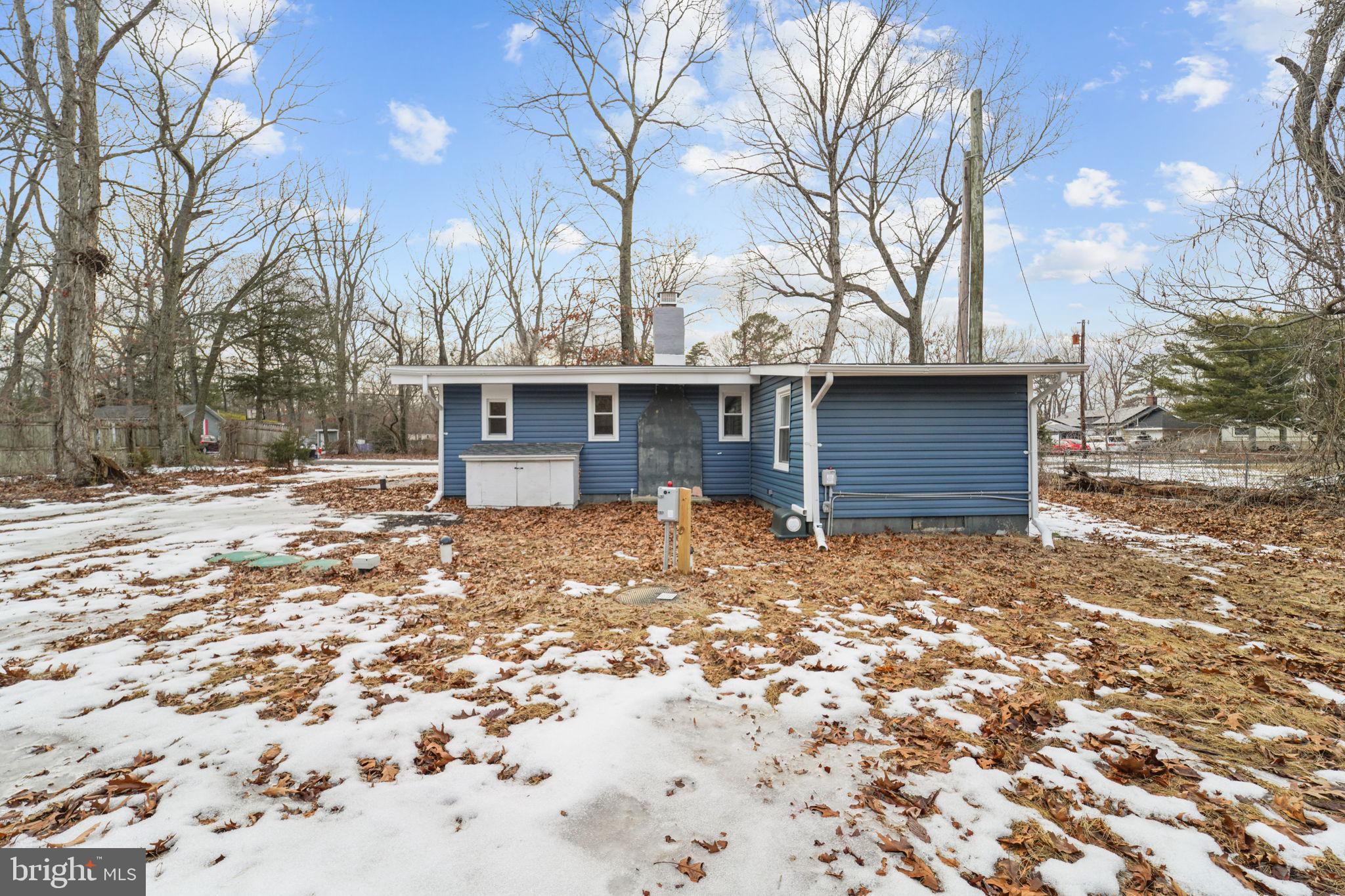 LAUREL LAKES - Residential