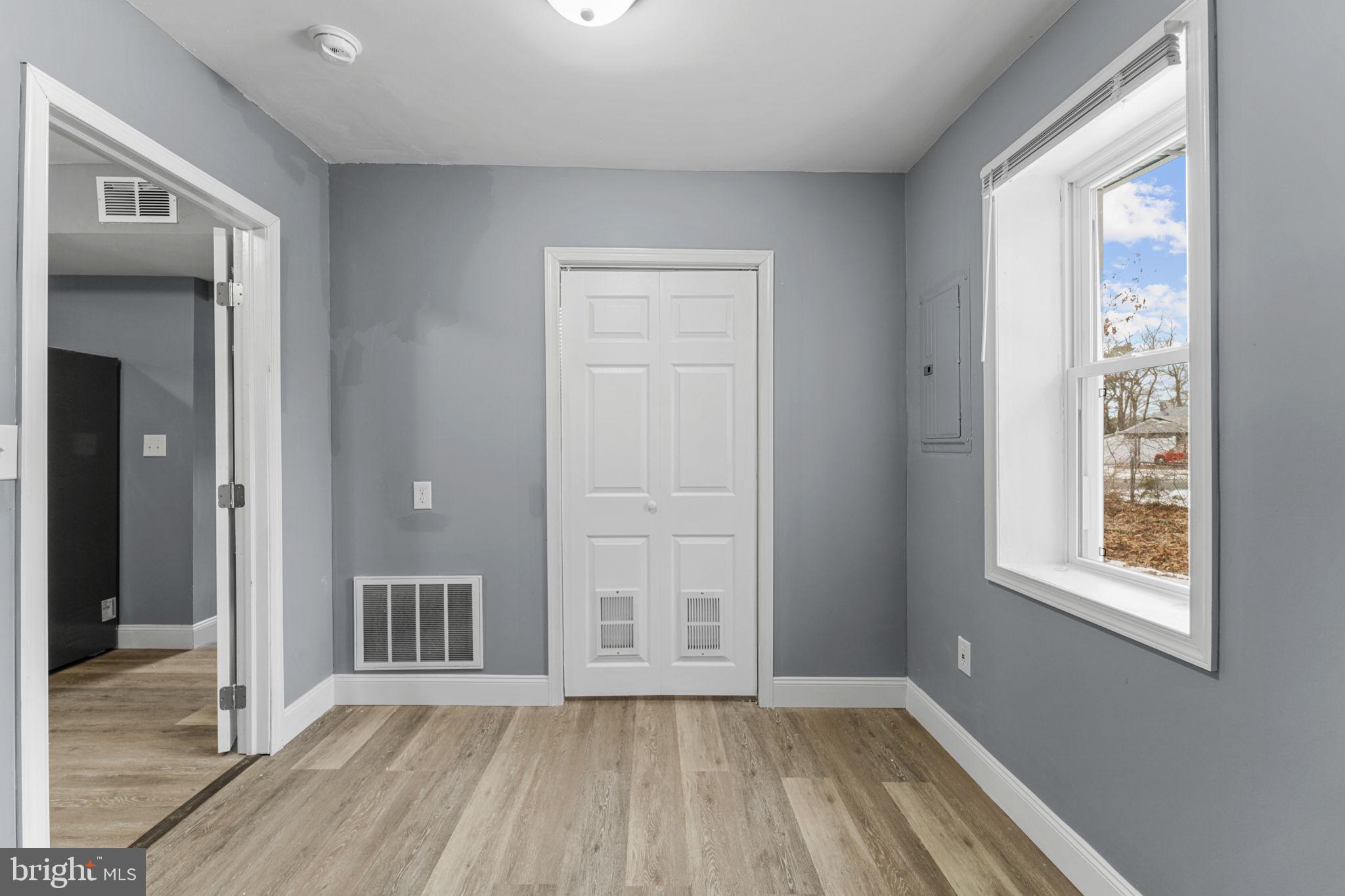 LAUREL LAKES - Residential