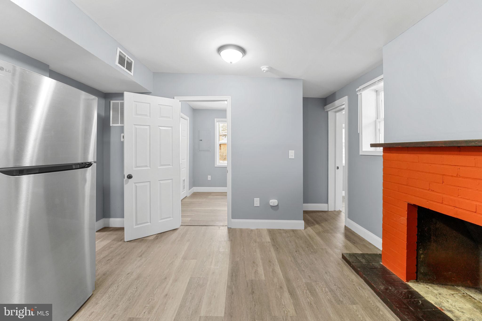 LAUREL LAKES - Residential