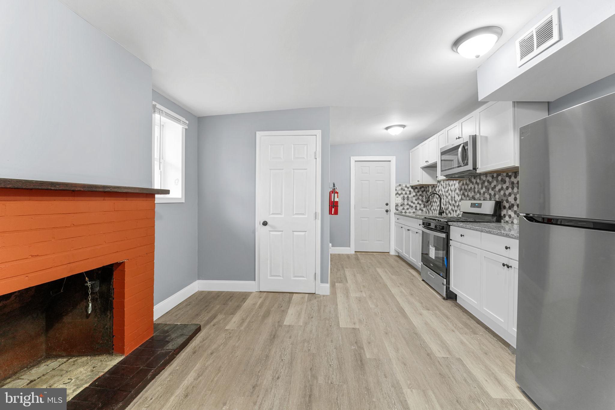 LAUREL LAKES - Residential