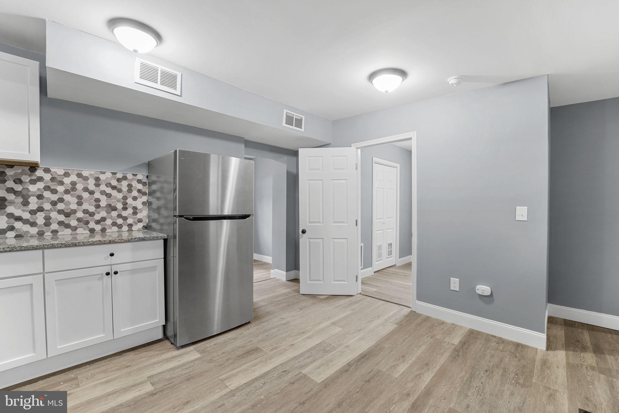 LAUREL LAKES - Residential