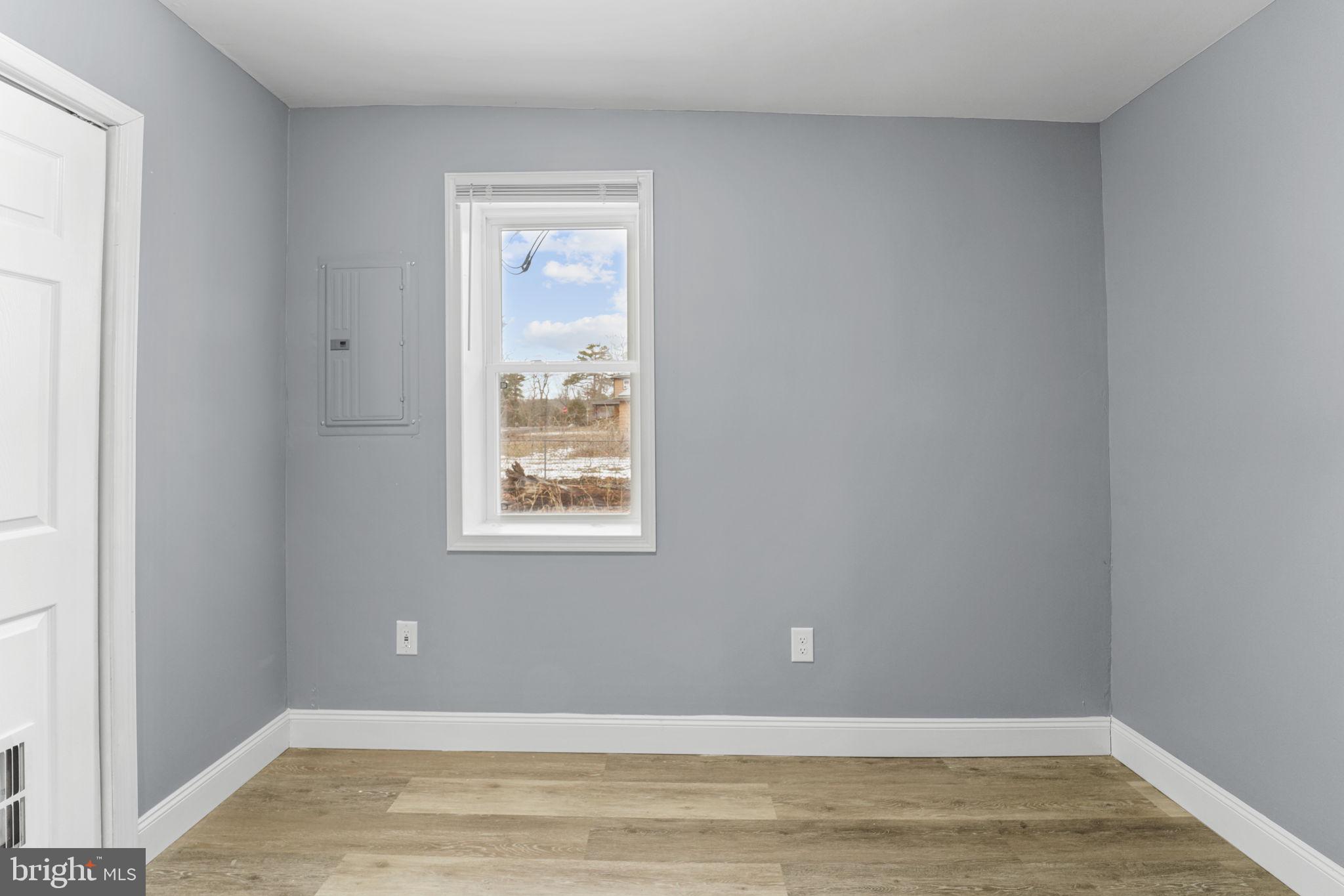 LAUREL LAKES - Residential