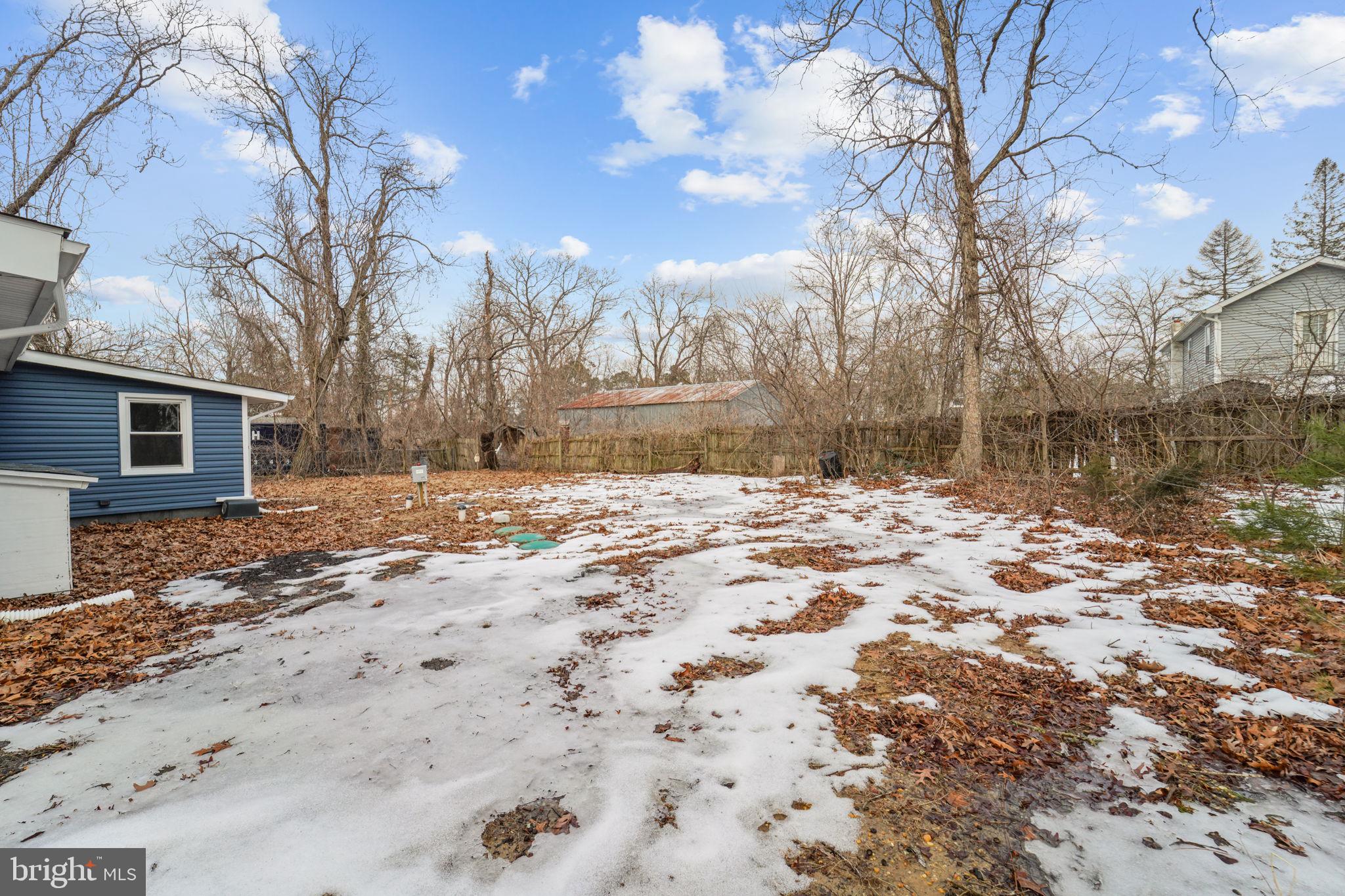 LAUREL LAKES - Residential