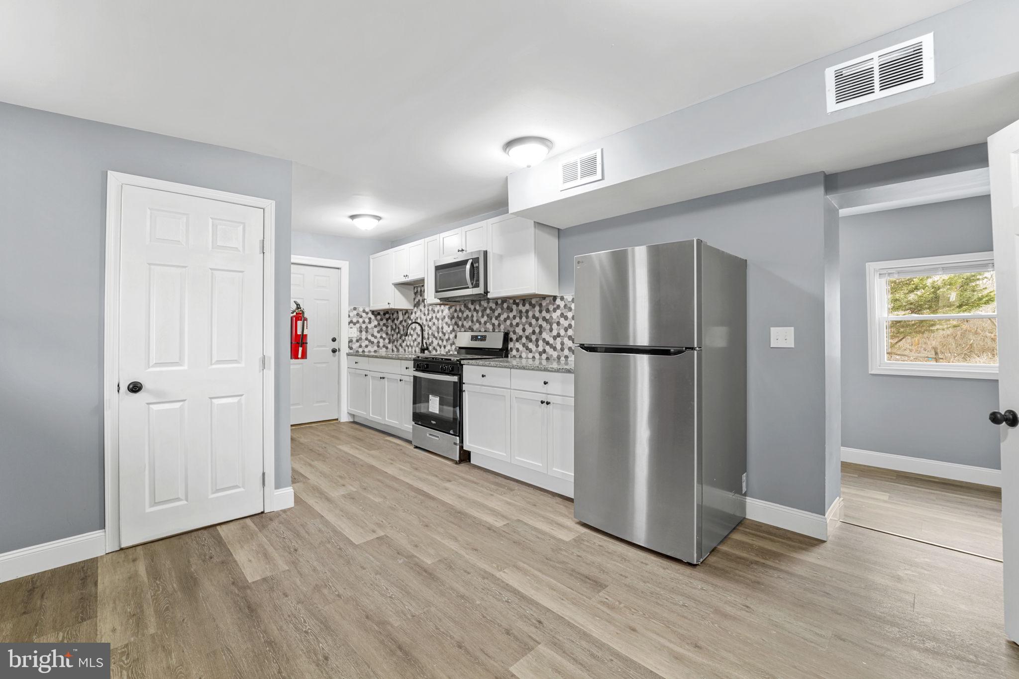 LAUREL LAKES - Residential