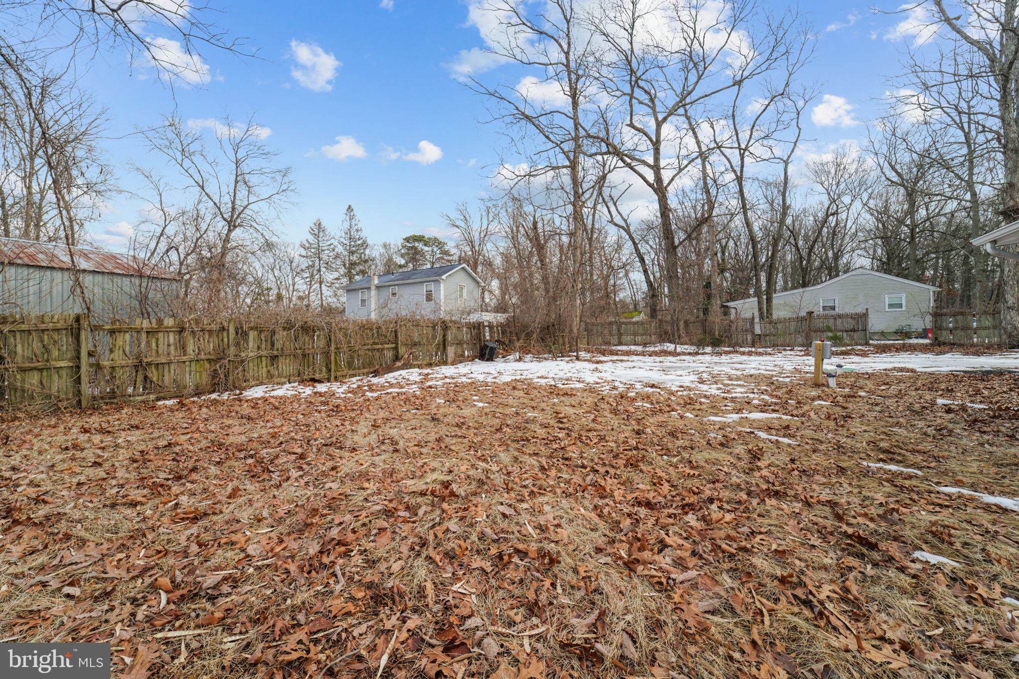 LAUREL LAKES - Residential