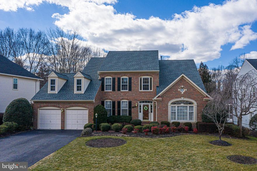 *** Stunning Crosspointe home invites you to the best of "Suburban Neighborhood Living" with this MOVE-IN READY spacious home situated on just under 1/2 acre of land! Nestled on a quiet cul-de-sac a short distance from Silverbrook Elementary, the neighborhood pools & nearby trails to ponds & lakes.  This home is everything you have been waiting for! This impeccably maintained home boasts a large level lot & well-appointed professional landscaping.  Step into the spacious foyer with its vaulted ceilings & stunning hardwoods! Note the large formal dining room perfect for holiday entertaining & the sunny formal living room.  But what truly captures your eye is the 2 story cathedral ceiling in the spacious family room with its 2 story brick fireplace! This family room opens up to a fully updated gourmet kitchen, complete with large sunny breakfast nook, convenient island, gorgeous granite counter-tops & high-end upscale stainless steel appliances! Everything to make cooking a delight! This home boasts an extra large MAIN FLOOR MASTER bedroom with multiple closets & a dual vanity large master bathroom complete with shower & a jacuzzi tub!  Upstairs you find a newly updated bathroom plus 3 good-sized bedrooms & 1 with an extremely large walk-in closet.  Moving downstairs you are greeted by the most spacious, open & bright WALK -OUT basement you can imagine! Theater area / work-out area / play area etc.! A full size bathroom & a large storage room are the added conveniences to this functional living space!  This Crosspointe Community comes with 2 pools, tennis courts, volleyball courts, basketball court, a private fishing pond & a myriad of well maintained walking & biking trails! Nearby Lake Mercer & Burke  Lake are also easily accessible by nearby trails. Enjoy carefree-free living with this home's  5 yr. old roof, 2 newer HVAC Units & a 3 yr. old Hot Water Heater & underground sprinklers! This home in Fairfax Station has amazing commute options to DC, Pentagon & Ft Belvoir with its nearby commuter lots, bus lines, VRE Stations & the Springfield Metro a mere 7.5 miles away! Don't delay this gorgeous home will not last long!!