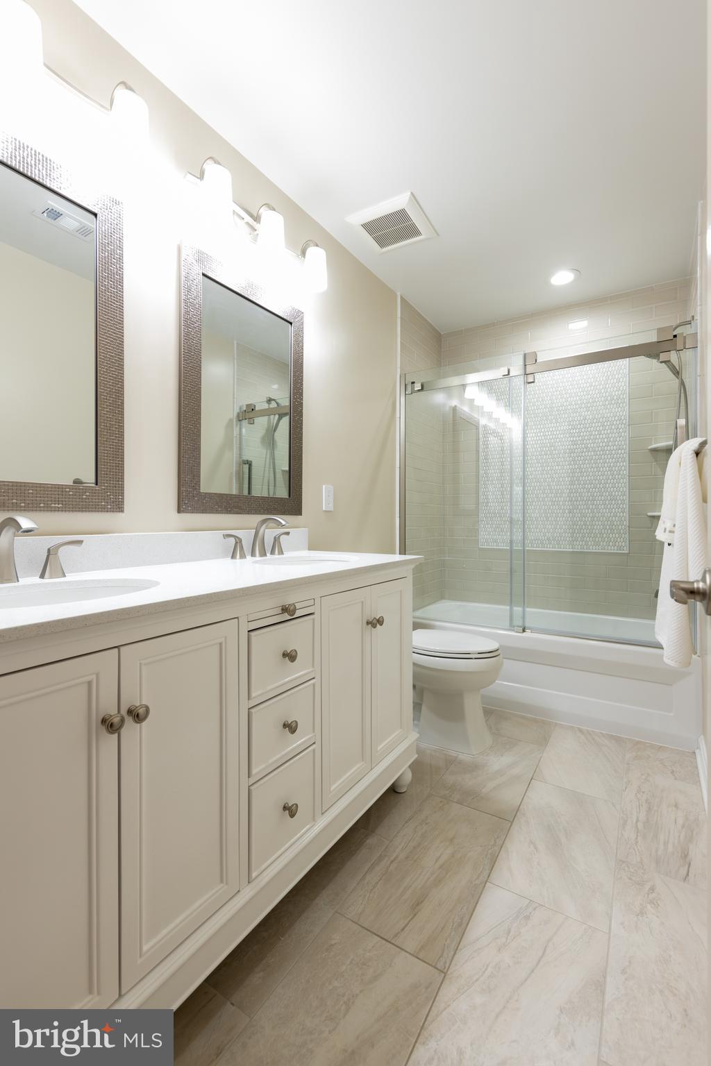 CROSSPOINTE - Residential