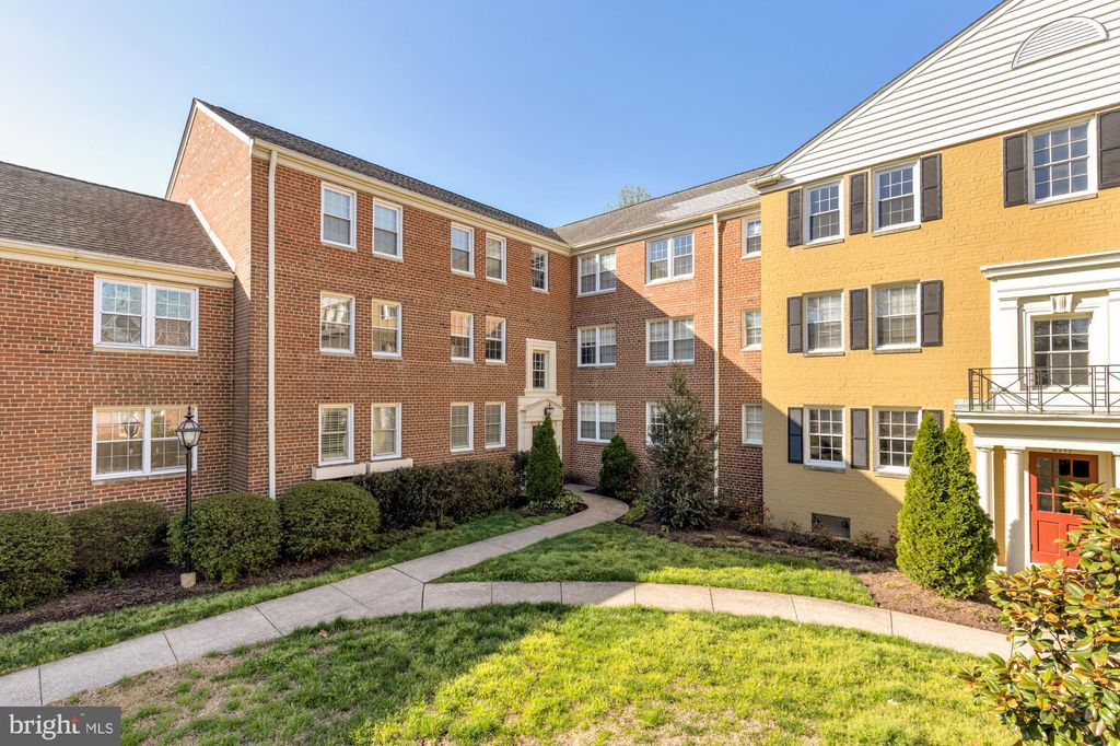 Photo of 6715 W Wakefield Drive #B1, ALEXANDRIA, VA 22307 (MLS # VAFX2311906)