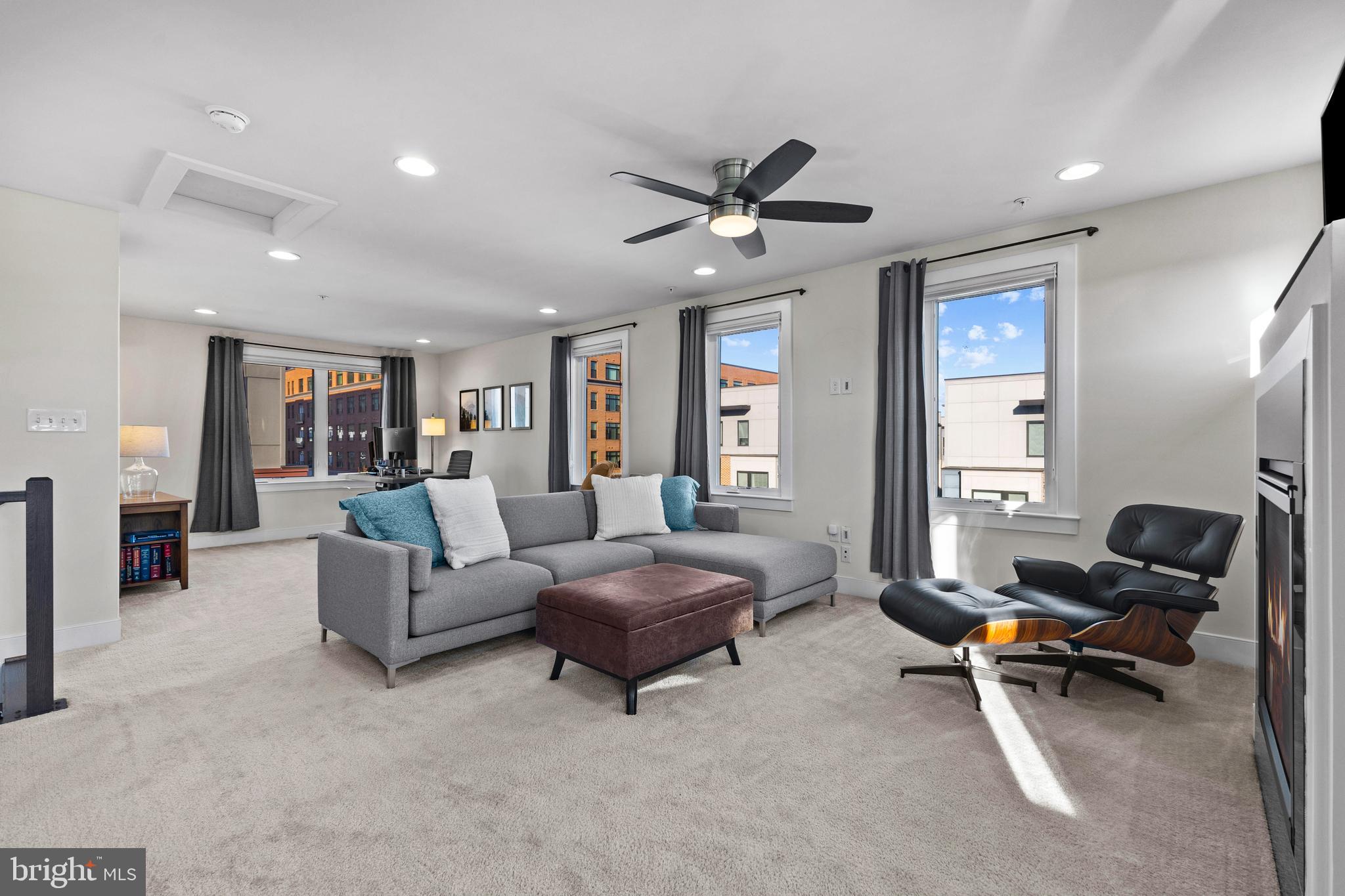 CAMERON PARK - Residential