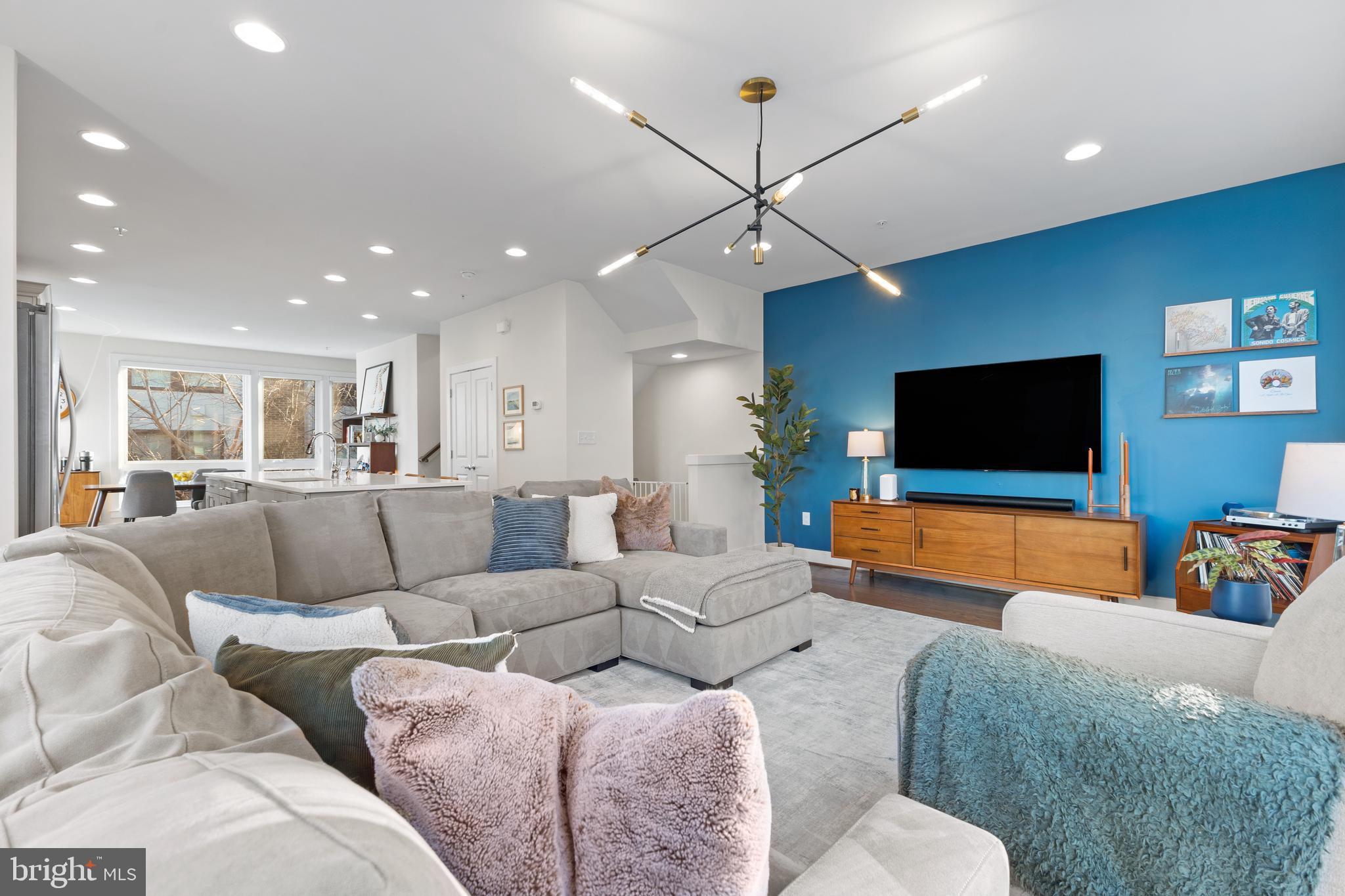 CAMERON PARK - Residential