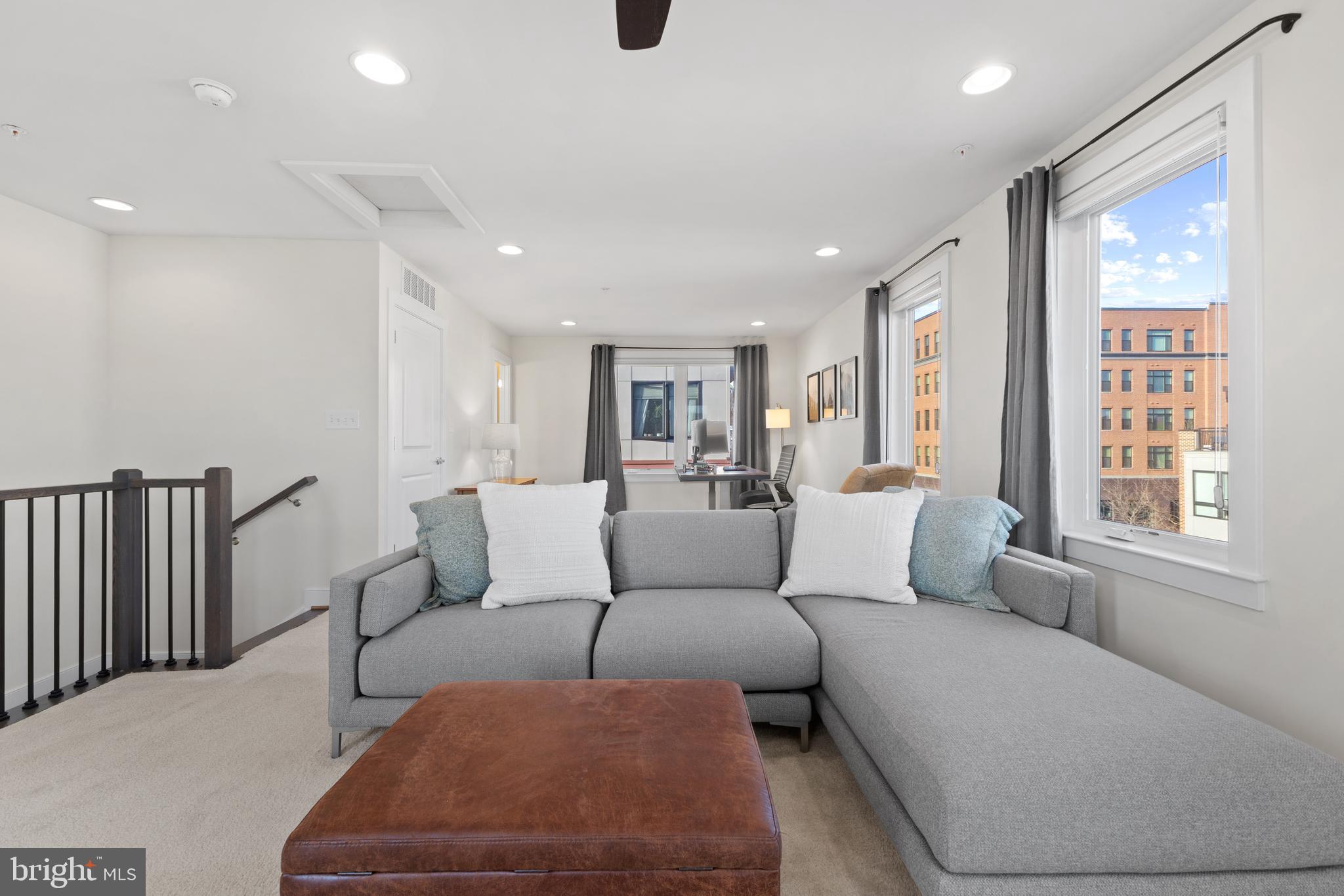 CAMERON PARK - Residential