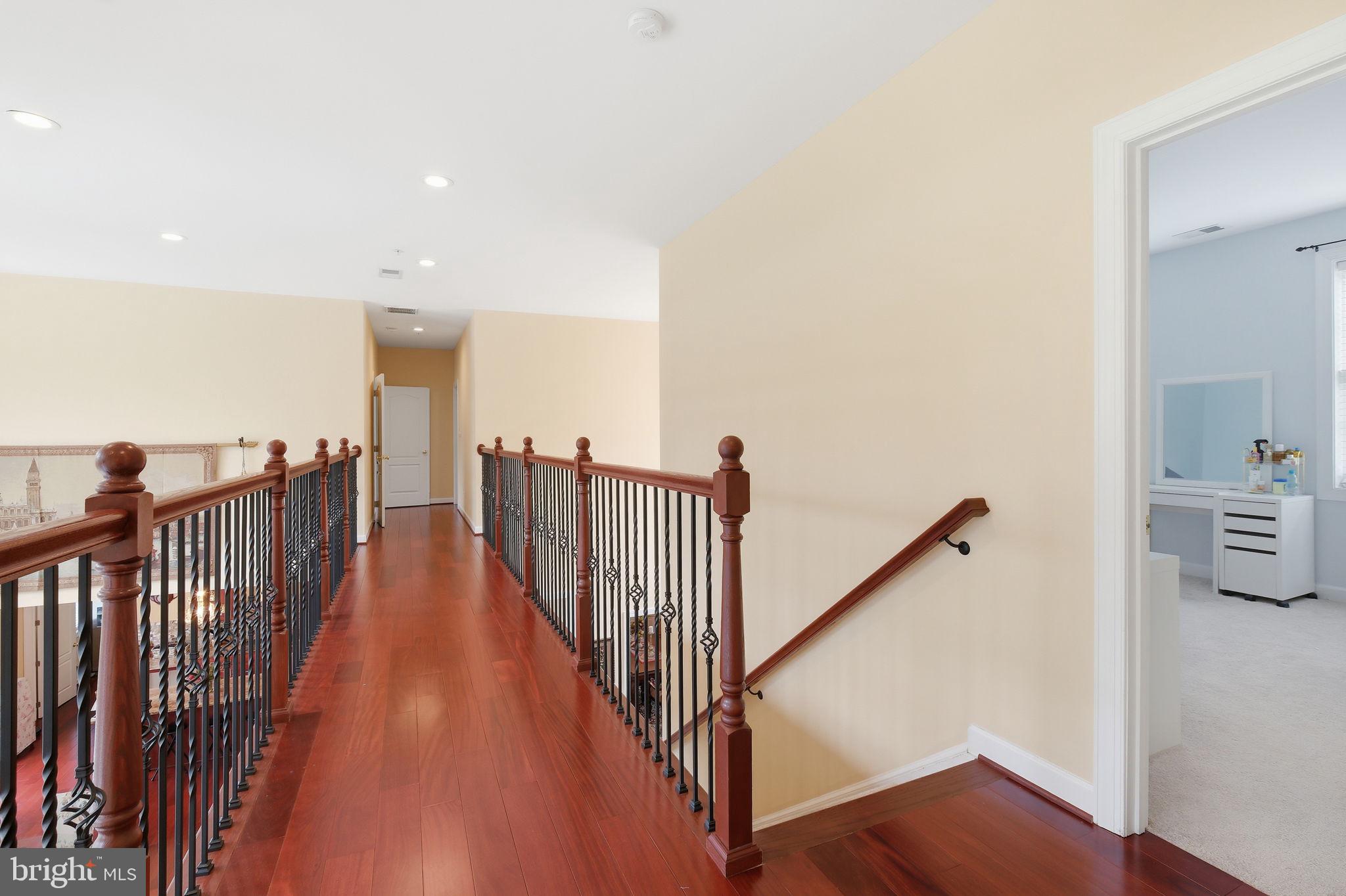 ANCIENT OAK - Residential