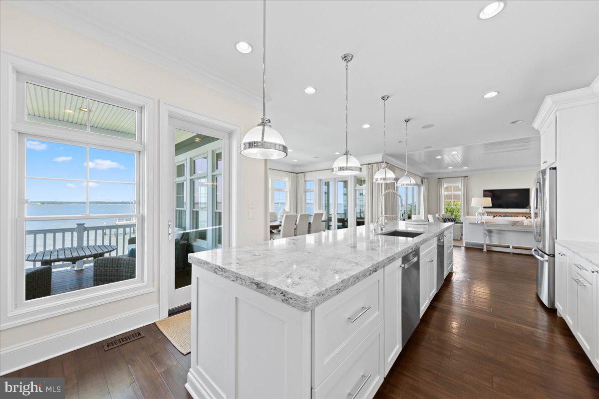 IRONS LANE - Residential