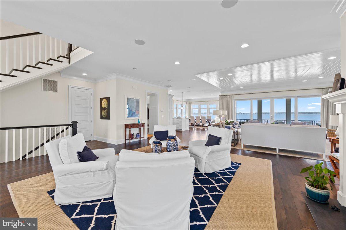 IRONS LANE - Residential