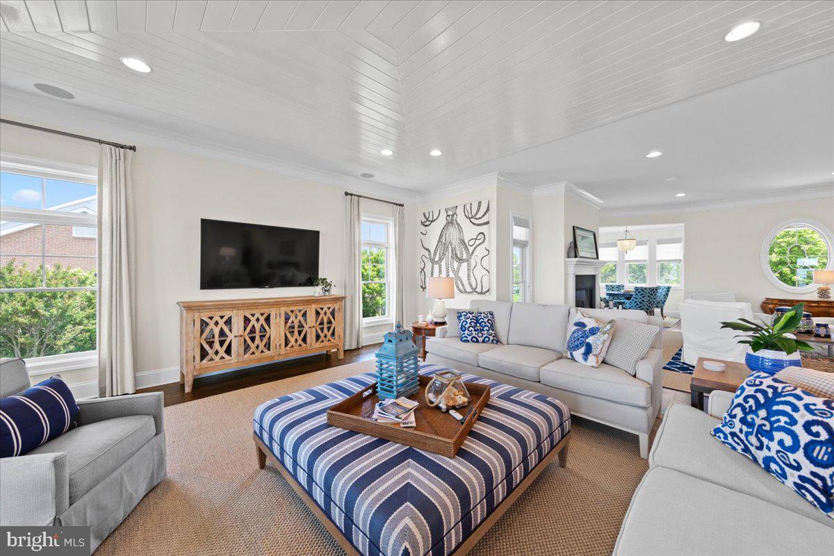 IRONS LANE - Residential