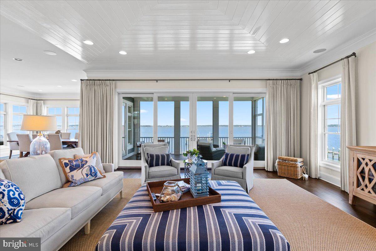 IRONS LANE - Residential