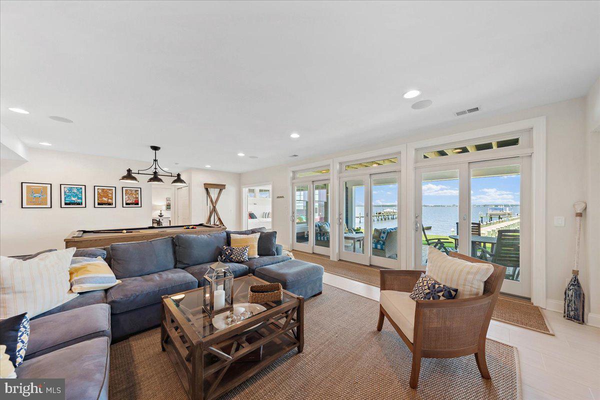 IRONS LANE - Residential