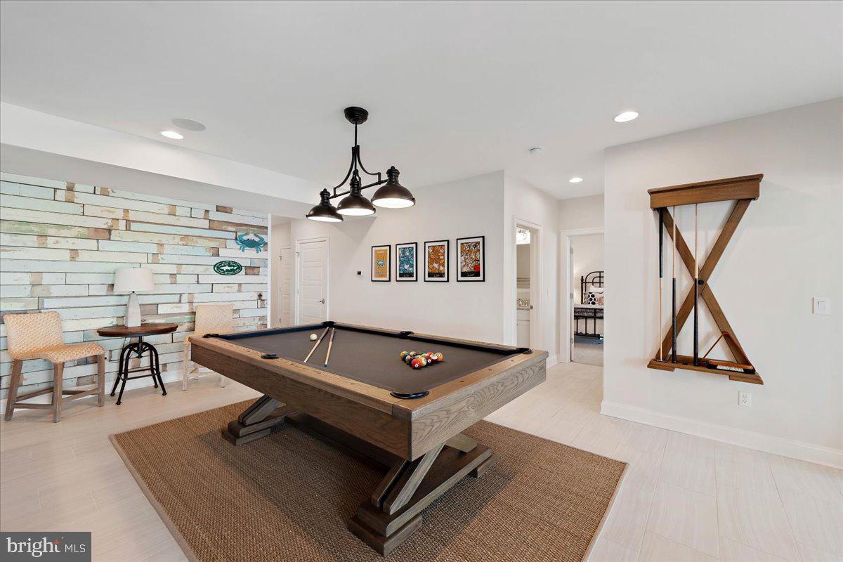 IRONS LANE - Residential