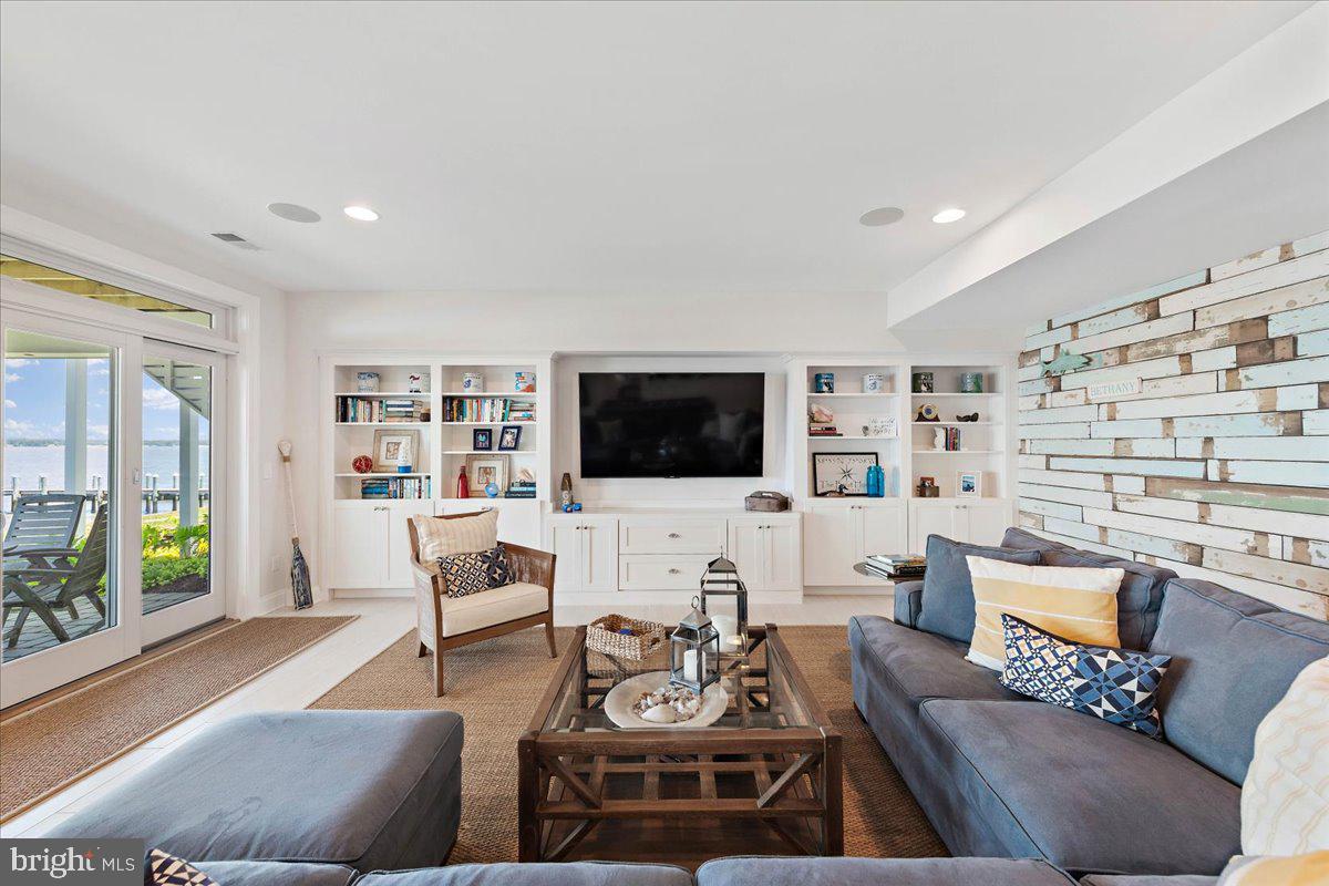 IRONS LANE - Residential