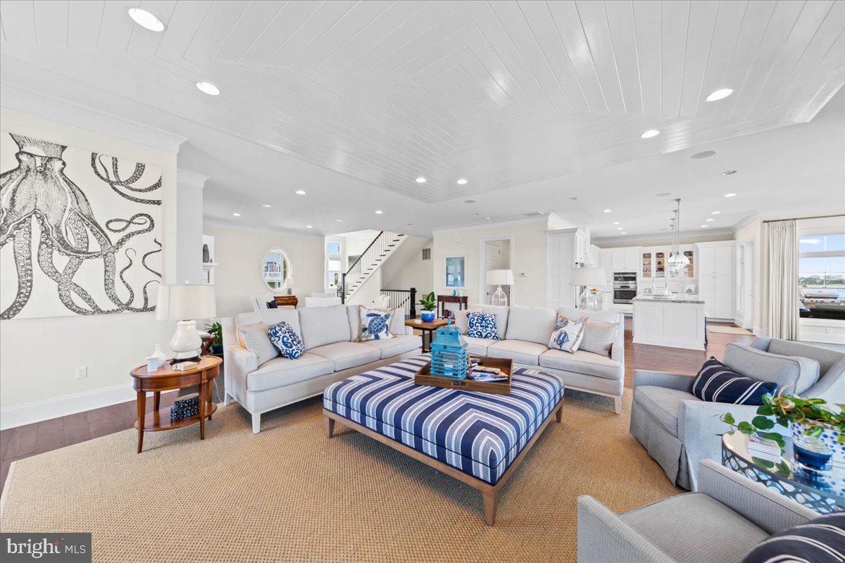 IRONS LANE - Residential