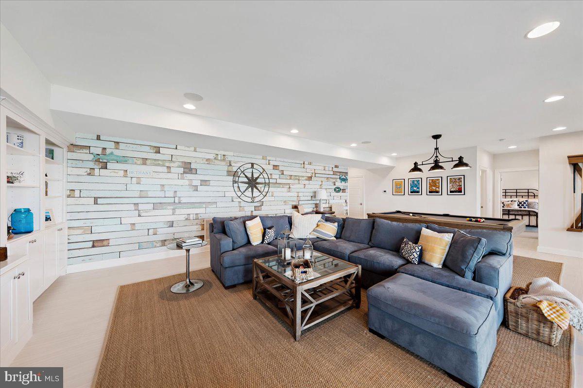 IRONS LANE - Residential