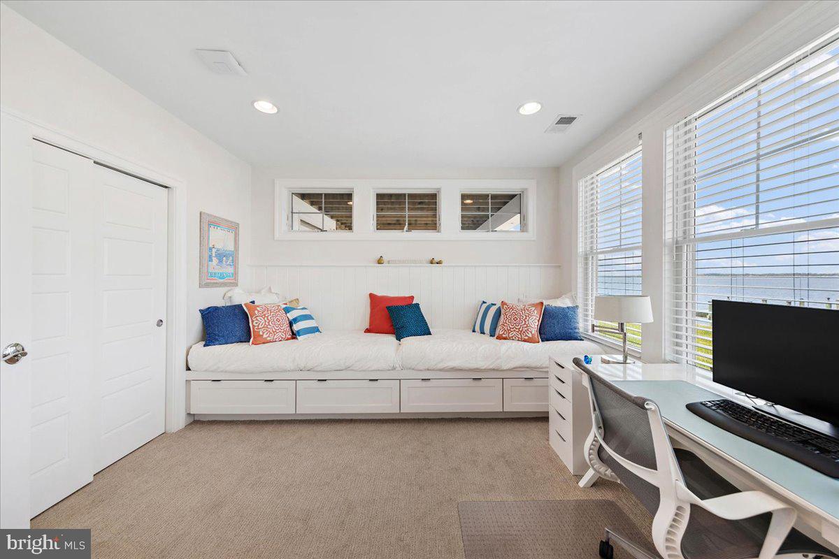 IRONS LANE - Residential