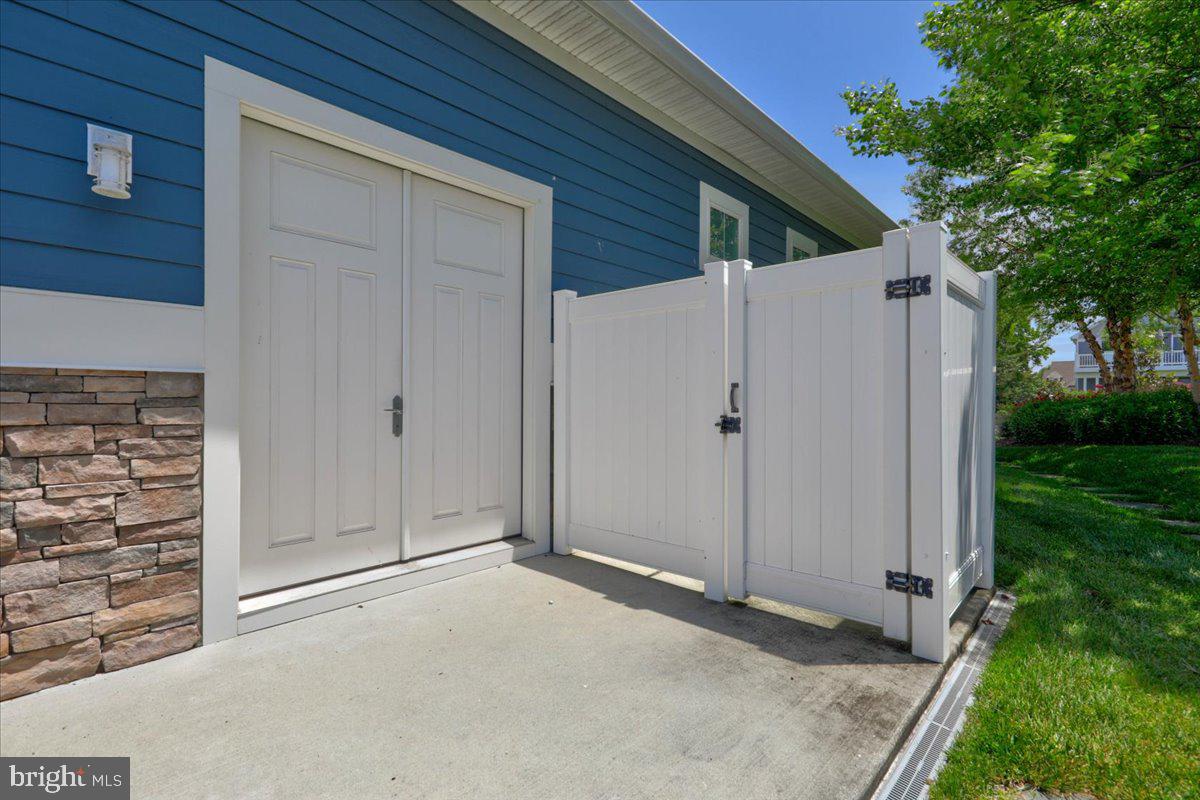 IRONS LANE - Residential