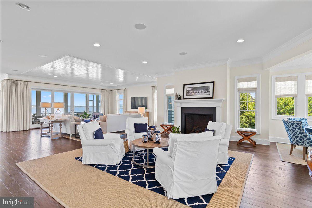 IRONS LANE - Residential