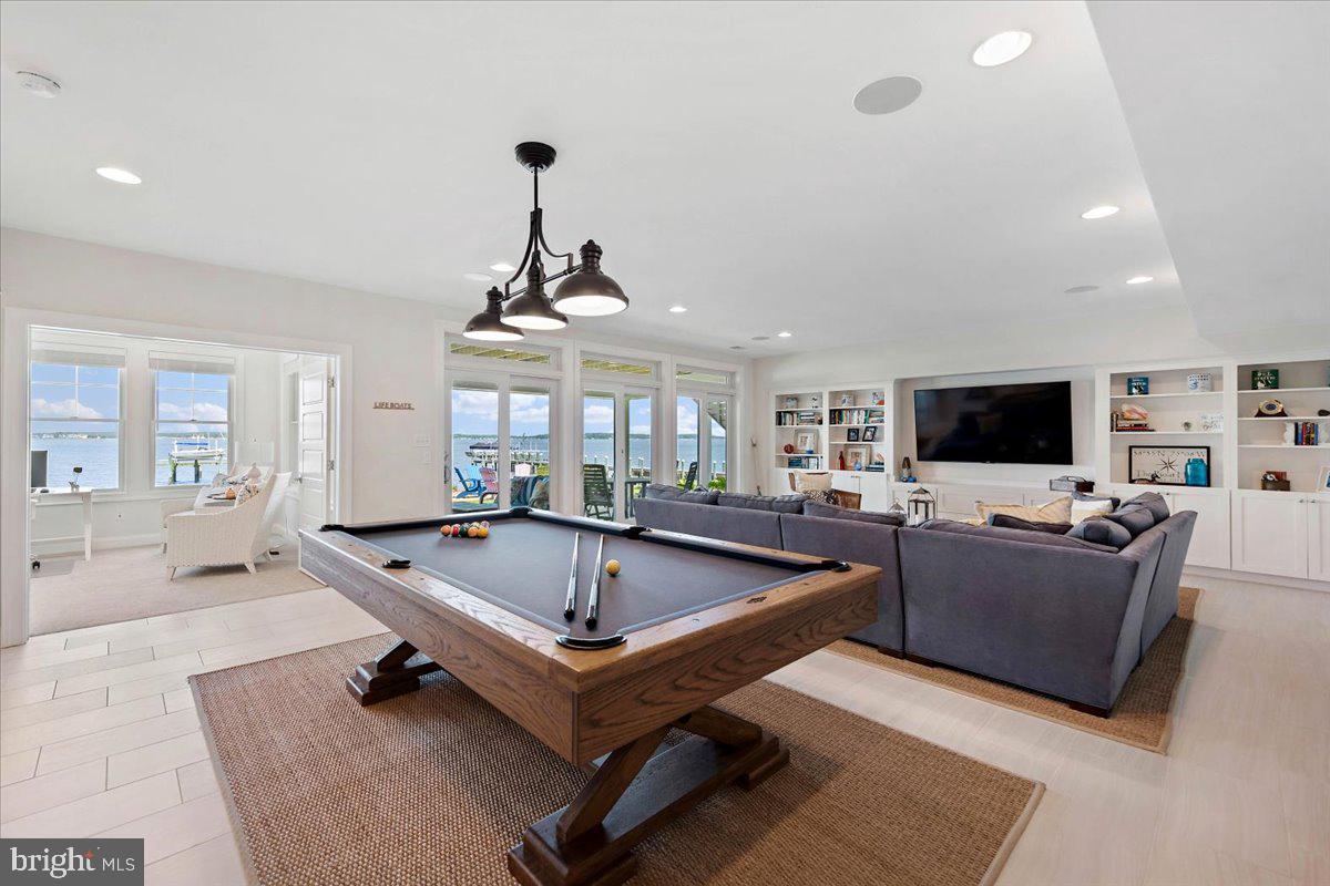 IRONS LANE - Residential