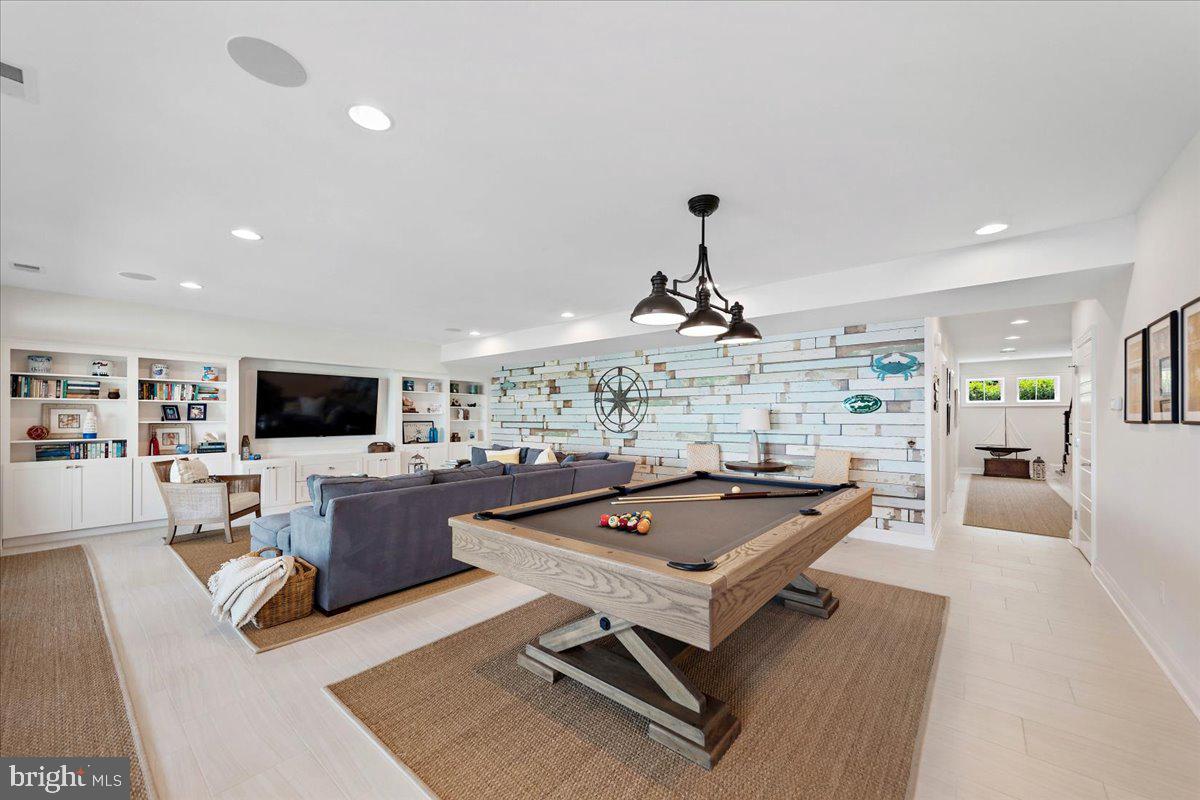 IRONS LANE - Residential