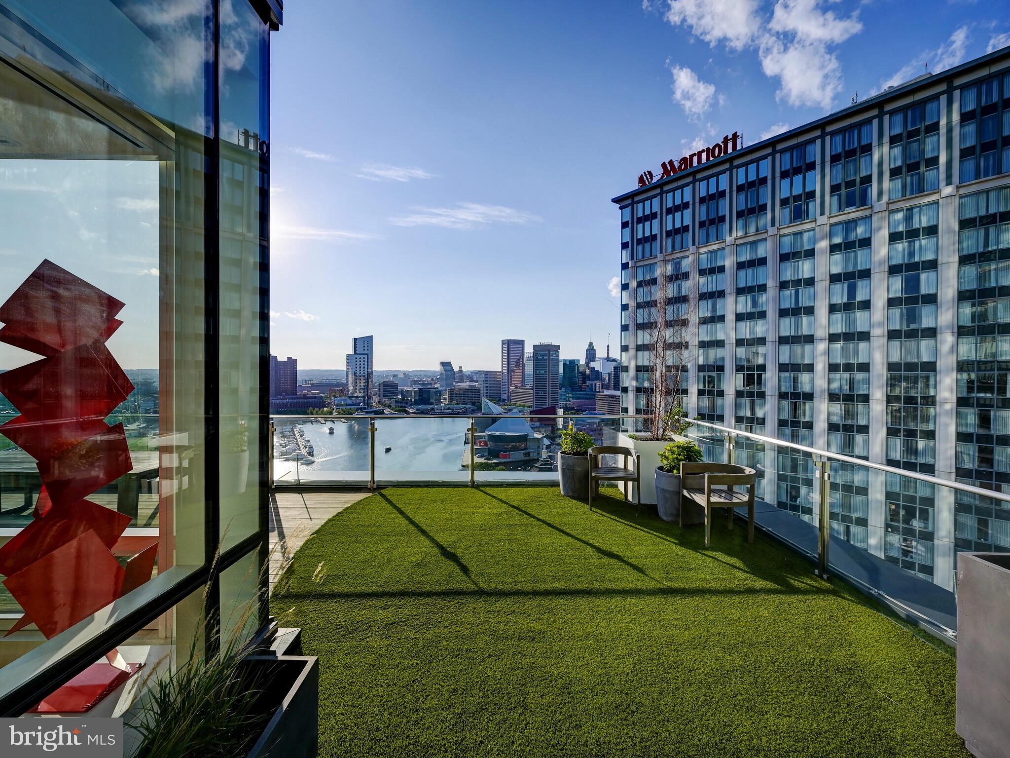 FOUR SEASONS PRIVATE RESIDENCES - Residential