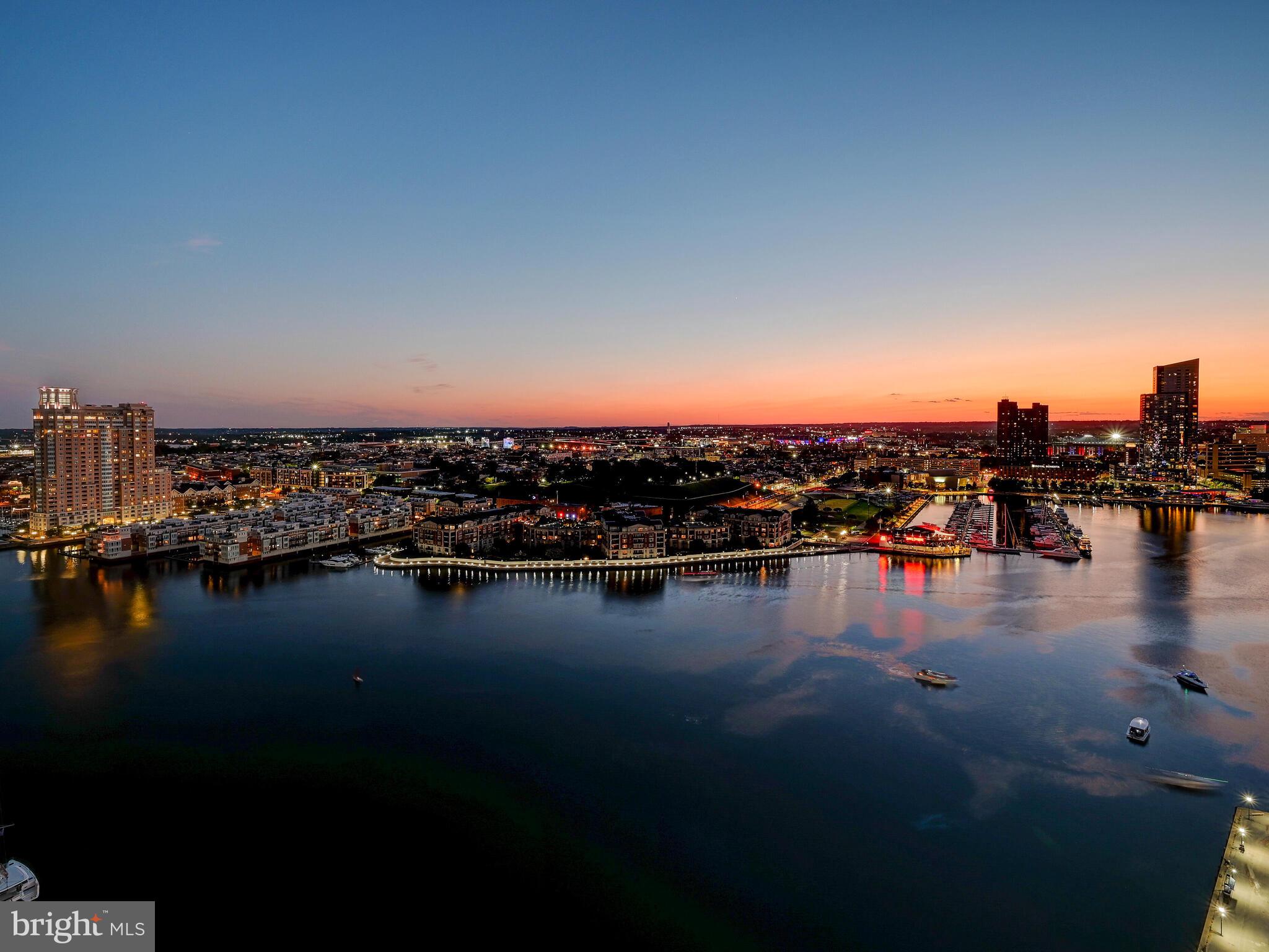 FOUR SEASONS PRIVATE RESIDENCES - Residential