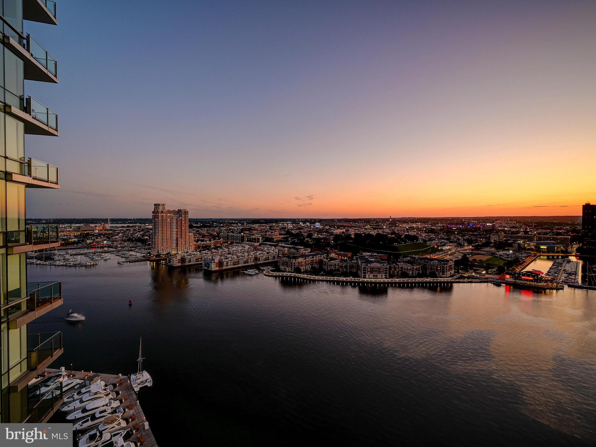 FOUR SEASONS PRIVATE RESIDENCES - Residential