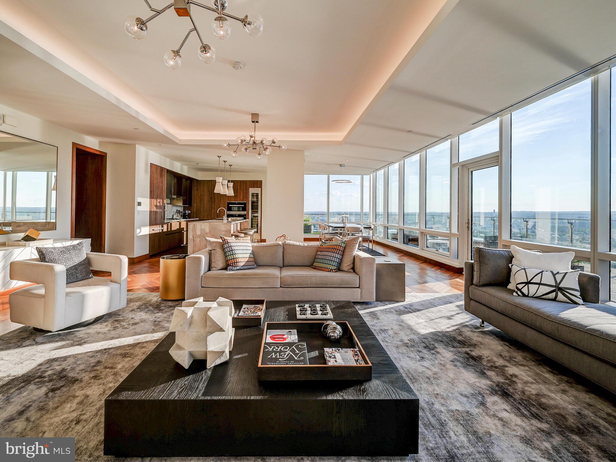 FOUR SEASONS PRIVATE RESIDENCES - Residential