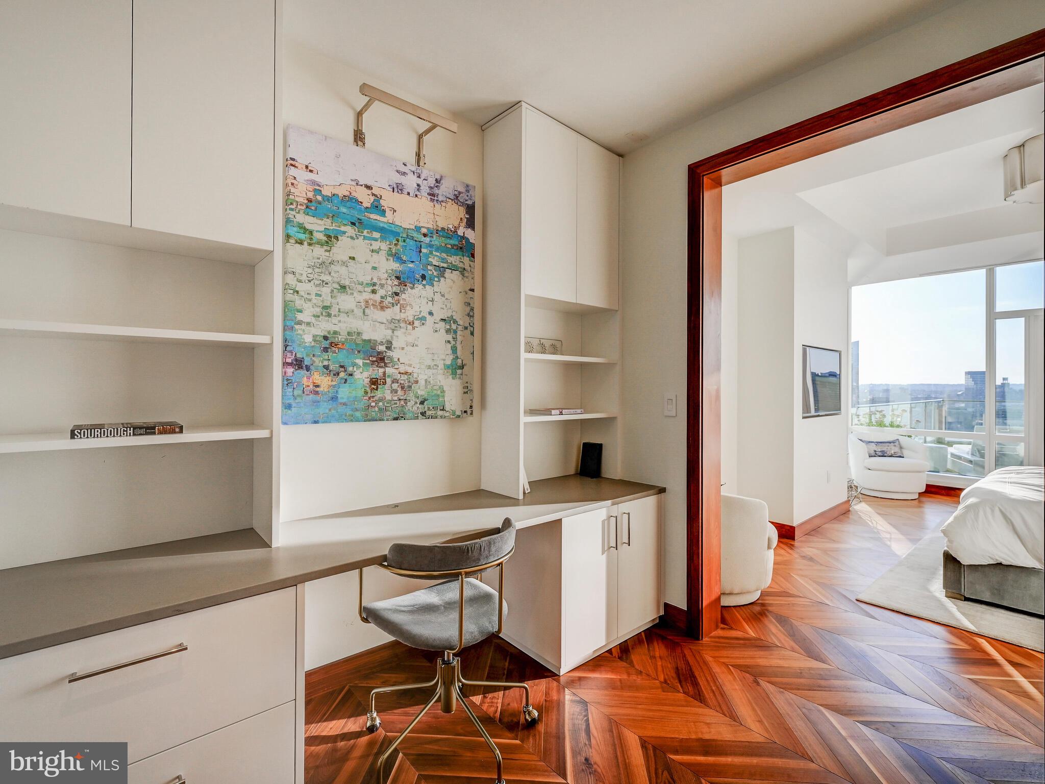 FOUR SEASONS PRIVATE RESIDENCES - Residential