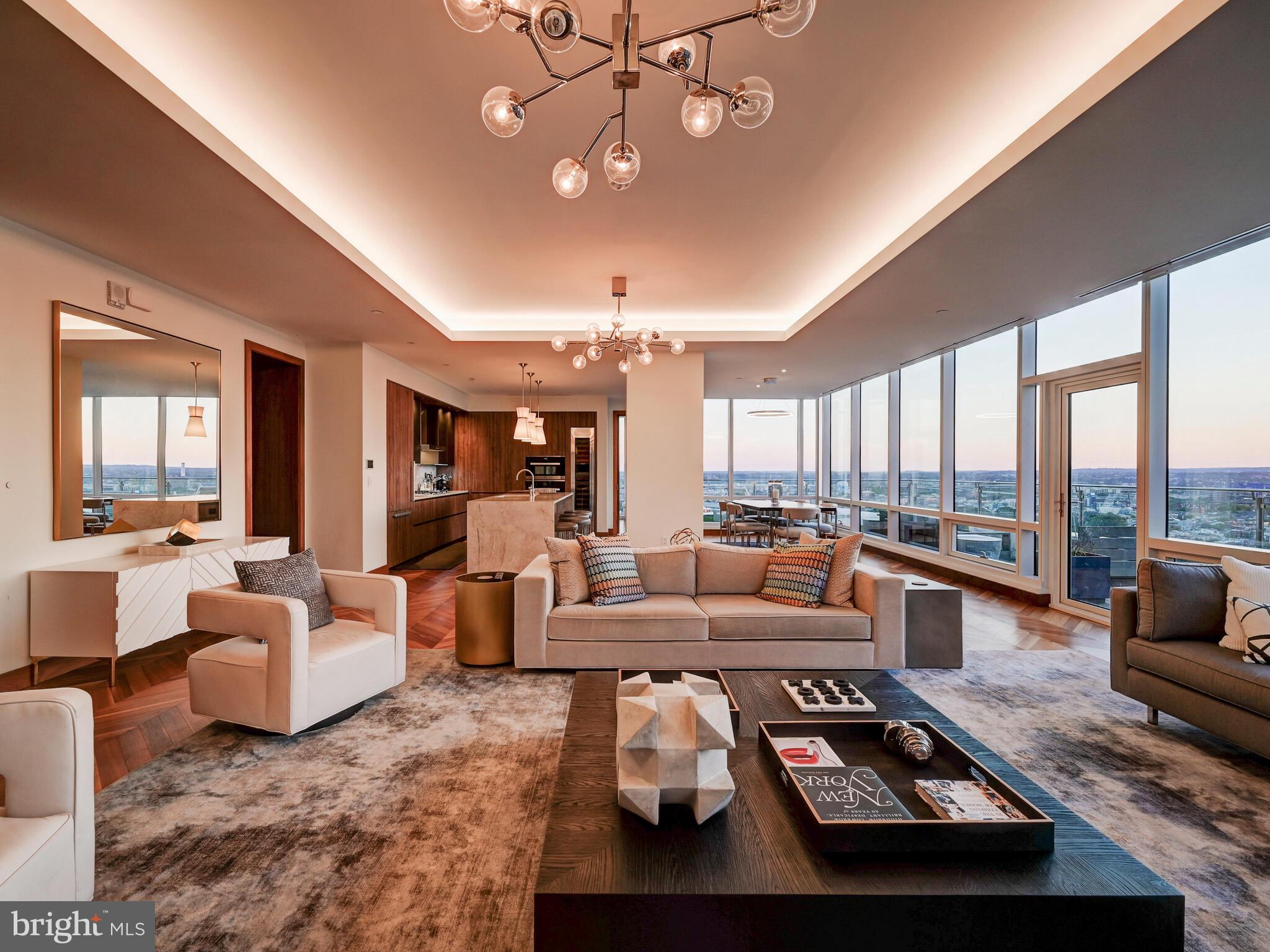 FOUR SEASONS PRIVATE RESIDENCES - Residential
