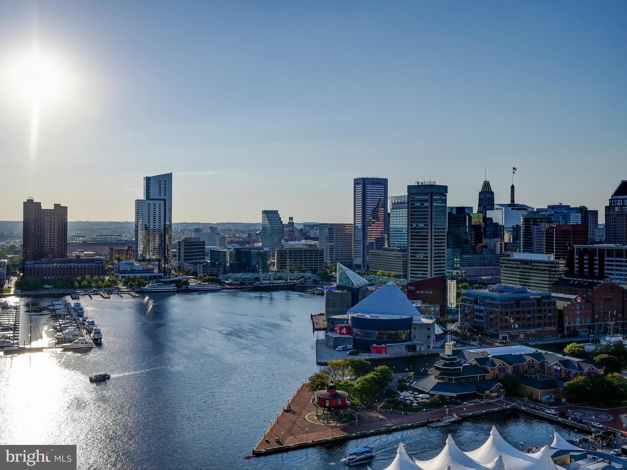 FOUR SEASONS PRIVATE RESIDENCES - Residential