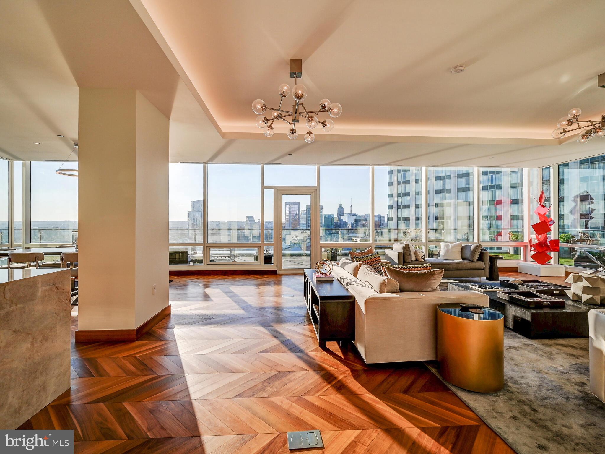 FOUR SEASONS PRIVATE RESIDENCES - Residential