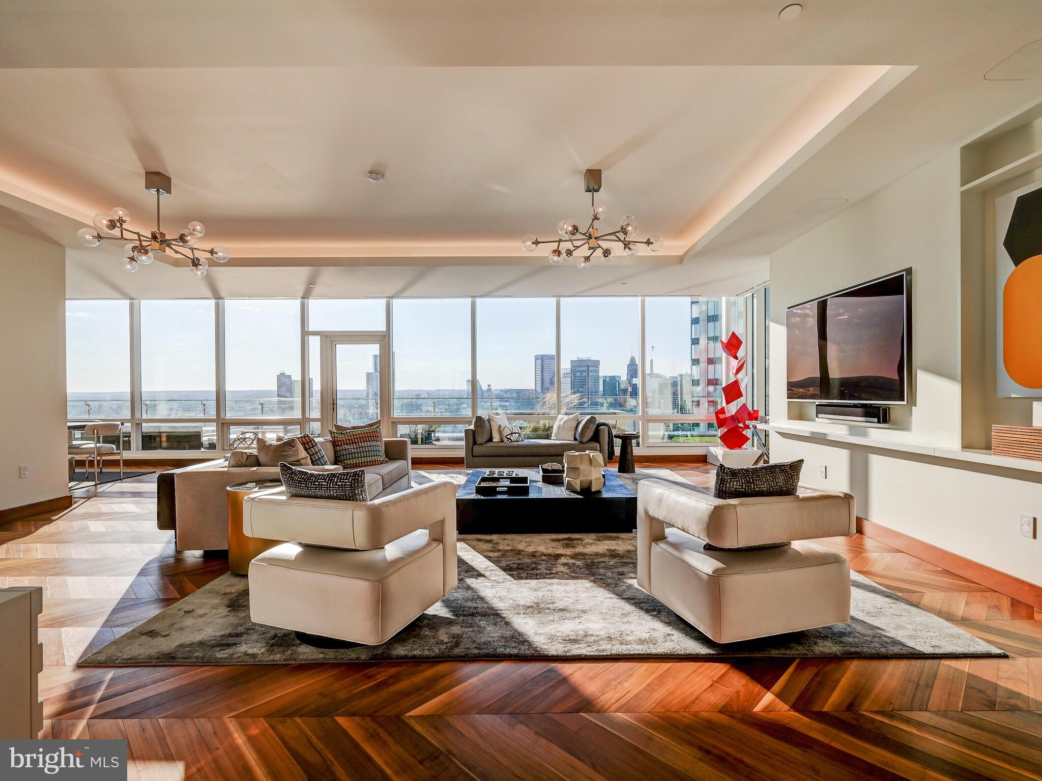 FOUR SEASONS PRIVATE RESIDENCES - Residential