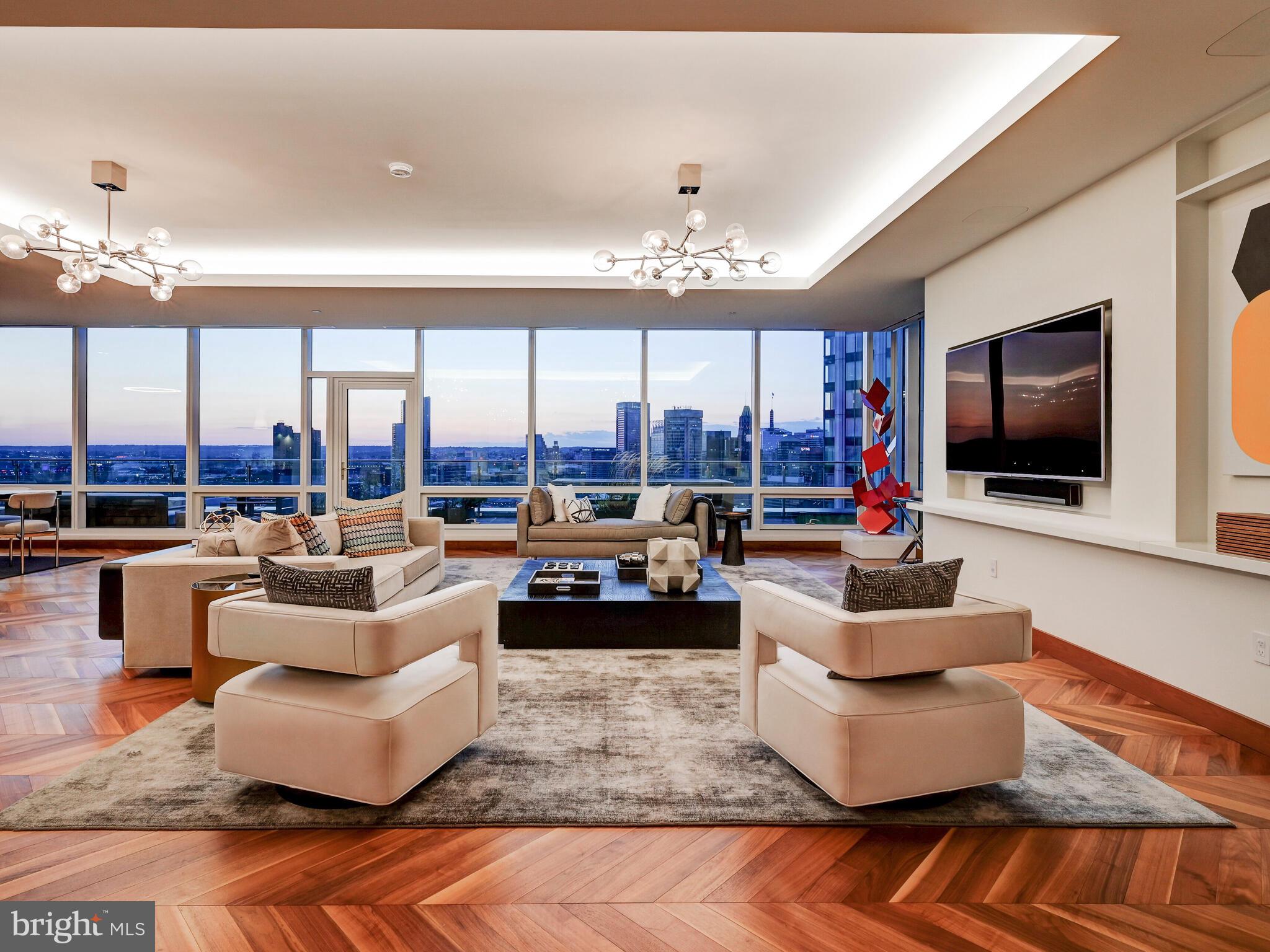 FOUR SEASONS PRIVATE RESIDENCES - Residential