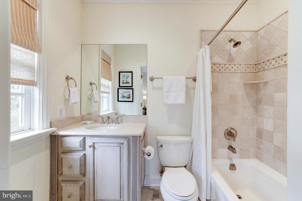 COUNTRY CLUB HILLS - Residential