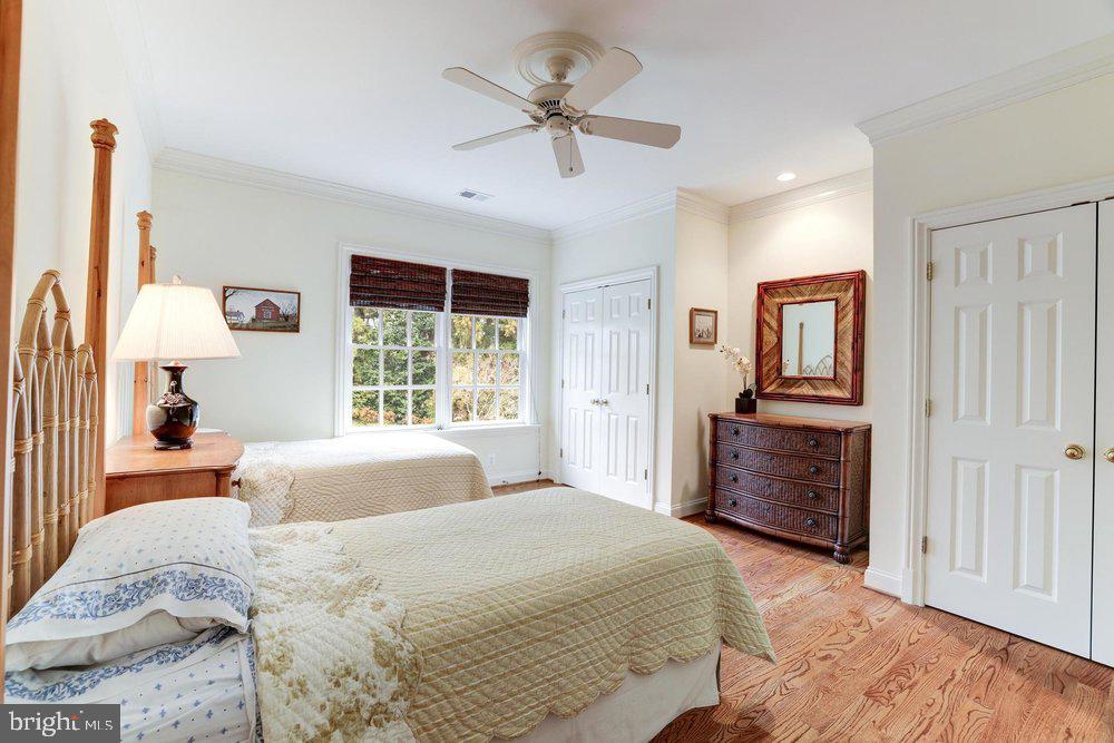 COUNTRY CLUB HILLS - Residential