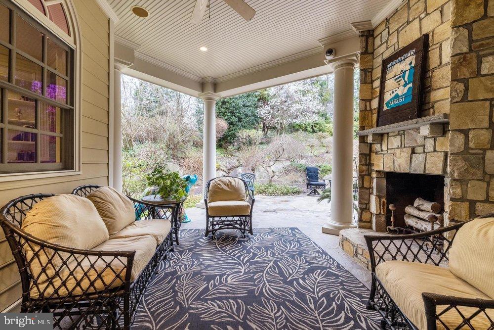 COUNTRY CLUB HILLS - Residential