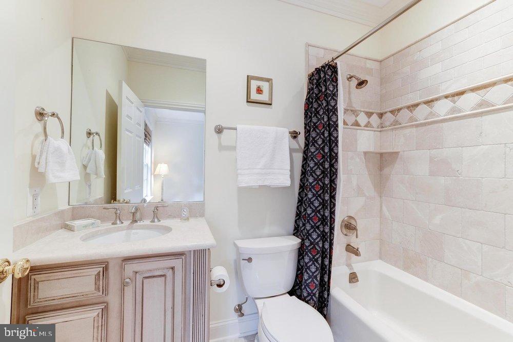 COUNTRY CLUB HILLS - Residential