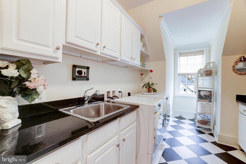 COUNTRY CLUB HILLS - Residential