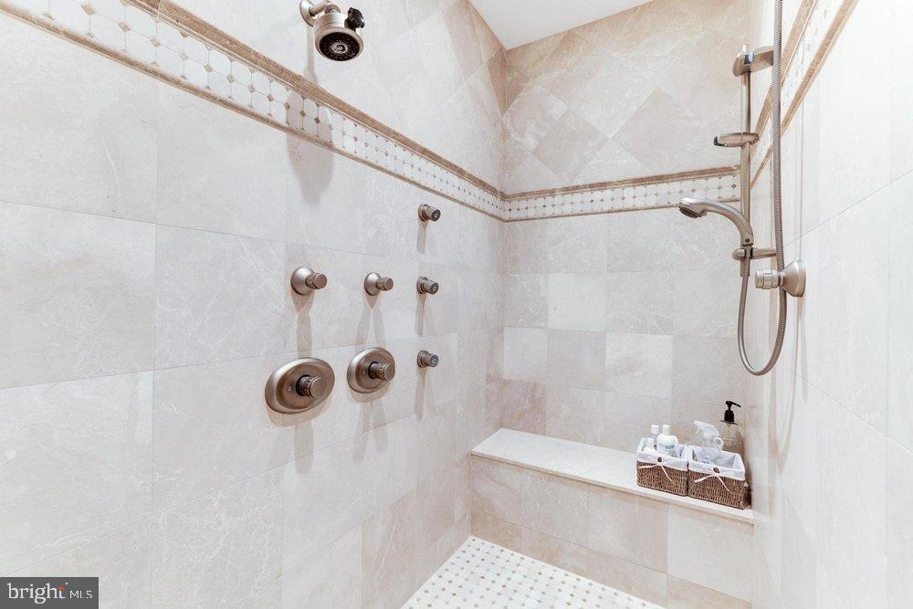 COUNTRY CLUB HILLS - Residential