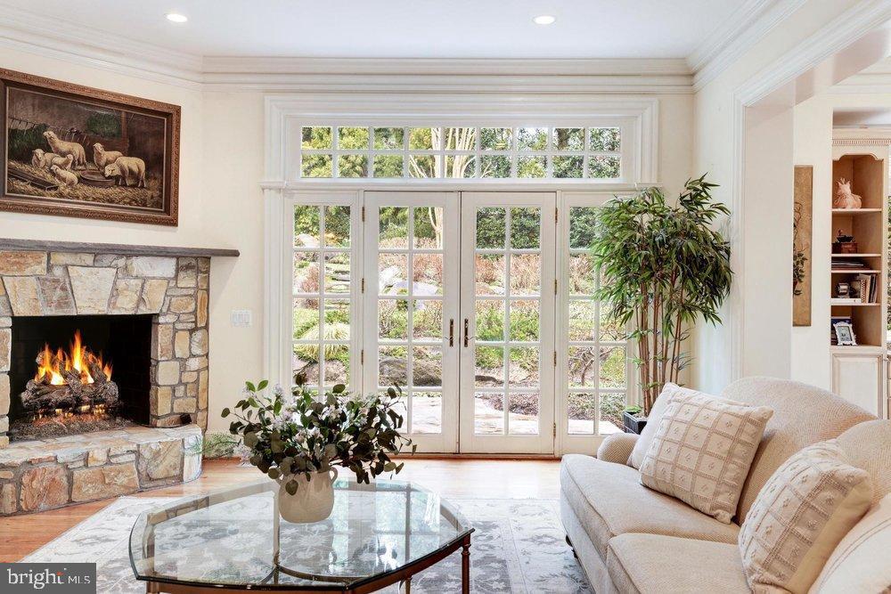 COUNTRY CLUB HILLS - Residential