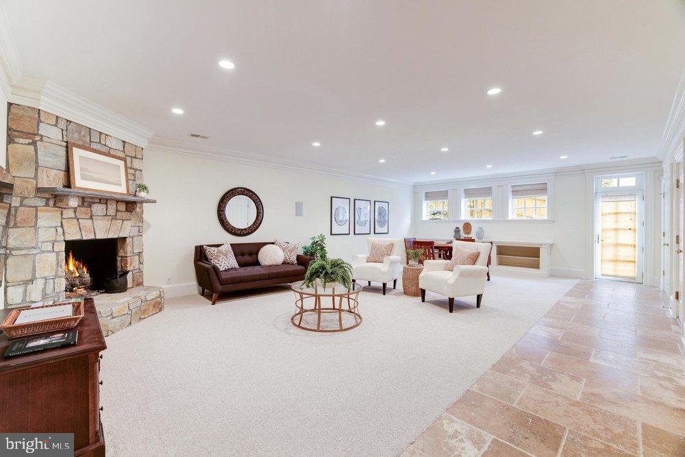 COUNTRY CLUB HILLS - Residential